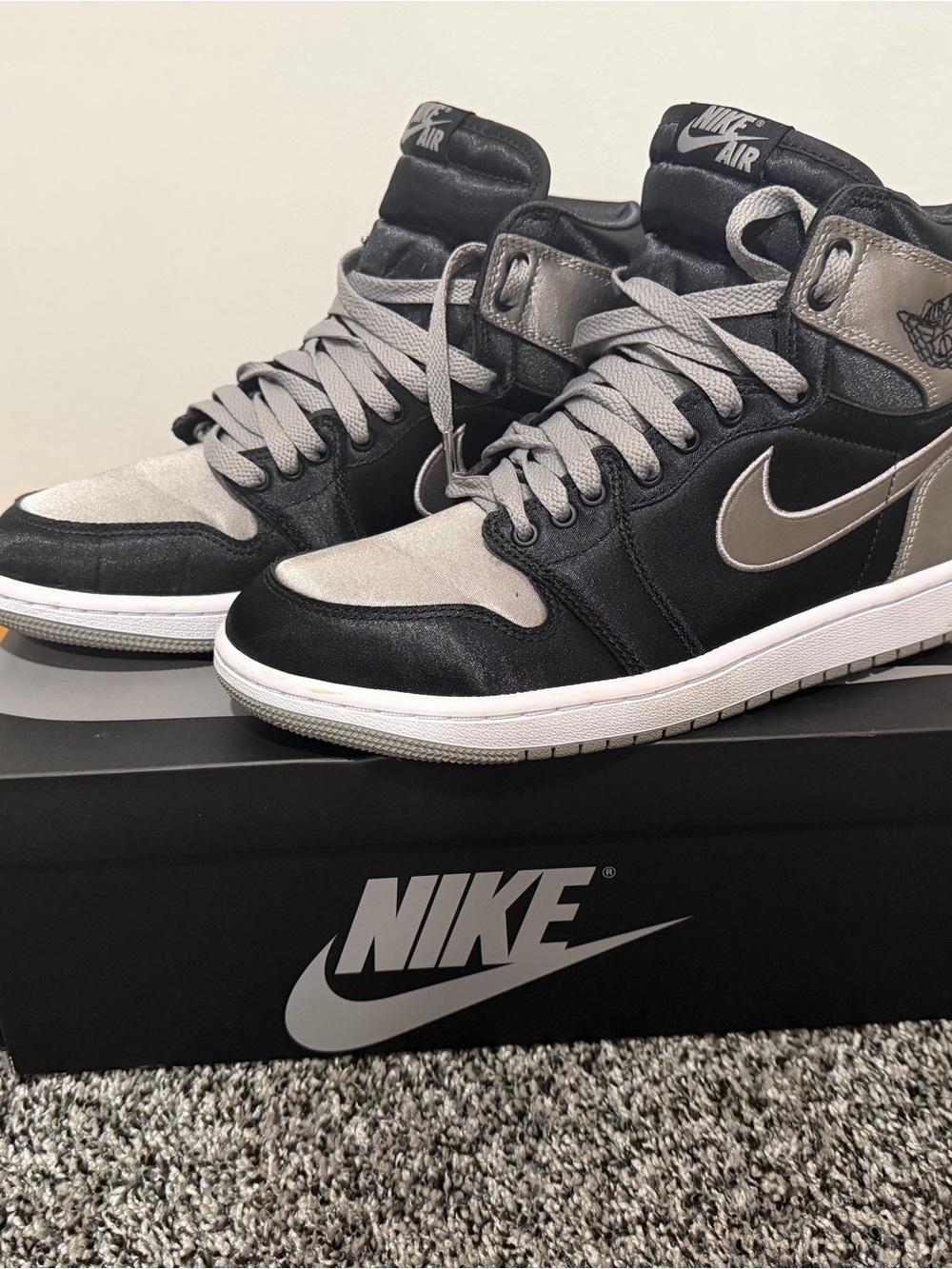 Nike Air Jordan 1 Mid Sneakers - Black & Gray